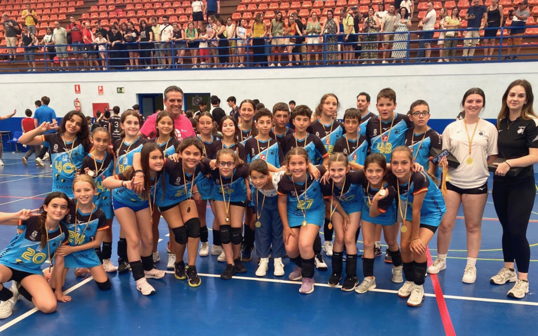 Éxito total en el Circuito de Minivóley: ¡tres equipos premiados en el cierre!